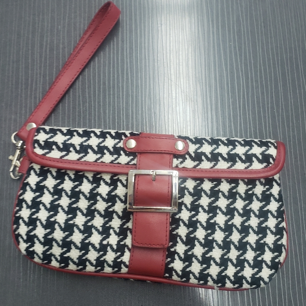 Sondra Roberts Black White and Red Houndstooth Wristlet